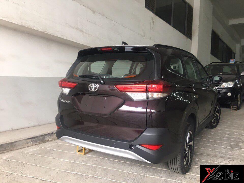 SUV lai MPV 7 chỗ Toyota Rush bất ngờ xuất hiện ở Việt Nam