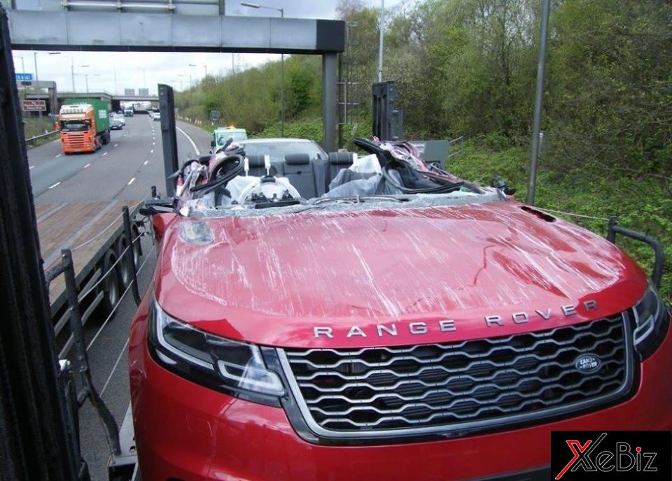 Vụ tai nạn hy hữu biến chiếc Range Rover Velar thành phiên bản mui trần có 1 không 2