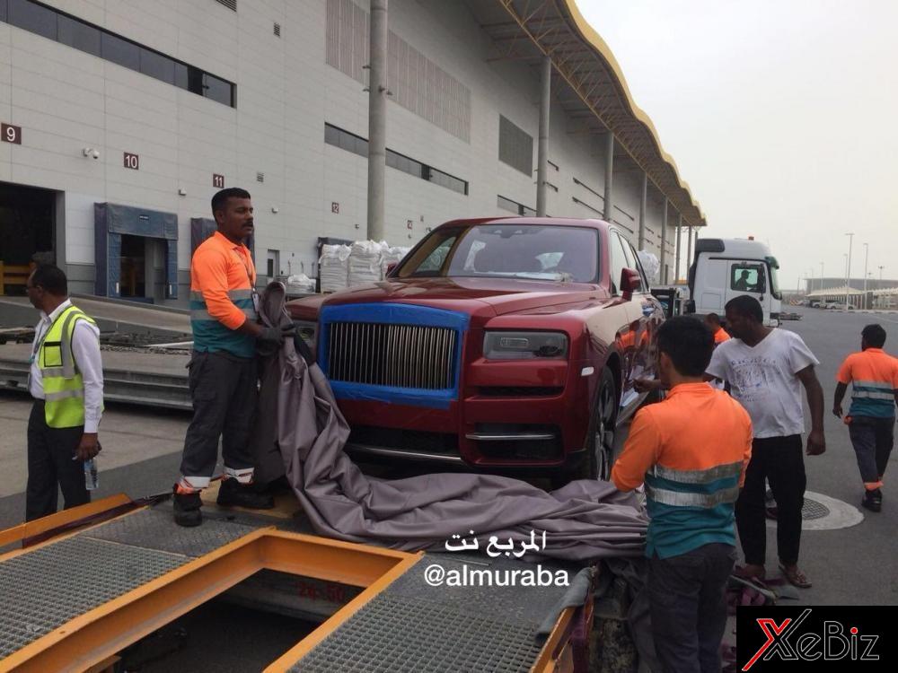 Chiếc Rolls-Royce Cullinan 2019 này được chuyển đến tay vị Tiểu vương trước khi xe chính thức ra mắt Chiếc Rolls-Royce Cullinan 2019 này được chuyển đến tay vị Tiểu vương trước khi xe chính thức ra mắt
