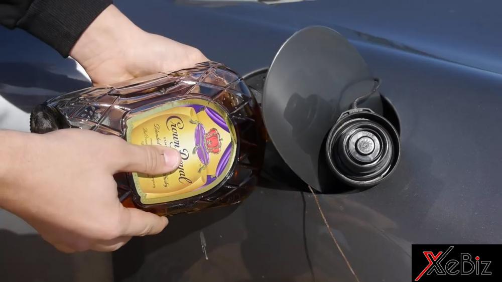 Bài học đáng đời cho thanh niên đổ rượu vào bình xăng của xe Porsche Boxster