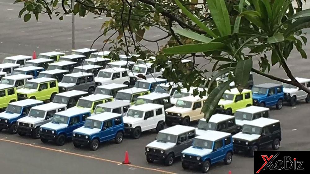 Những chiếc Suzuki Jimny 2019 tập kết trong sân nhà máy ở Nhật Bản